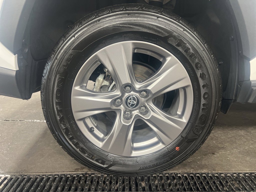 Used 2025 Toyota RAV4 XLE image 3