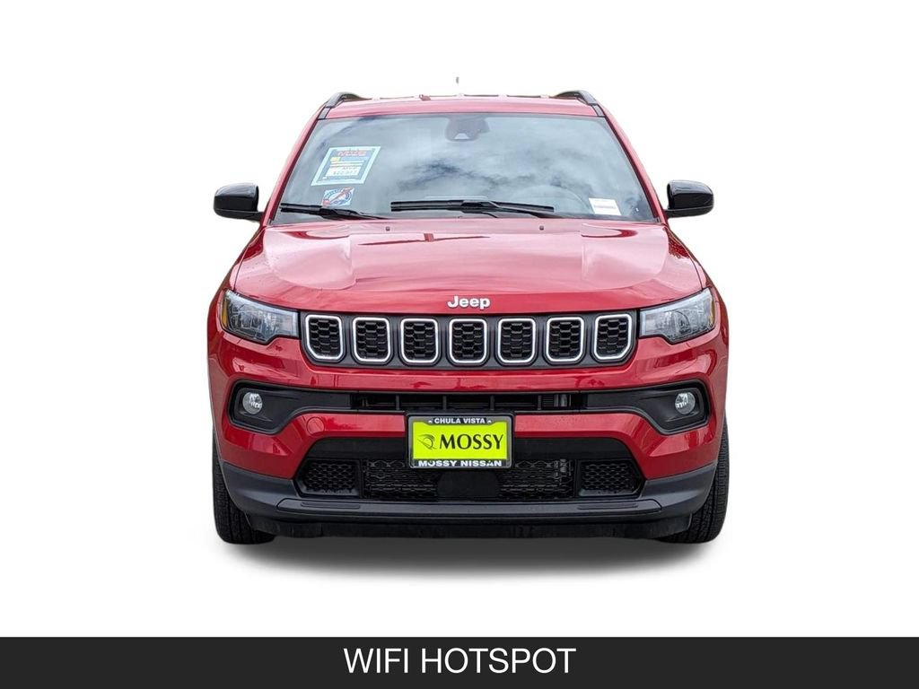 Used 2025 Jeep Compass Latitude AWD/4WD image 4
