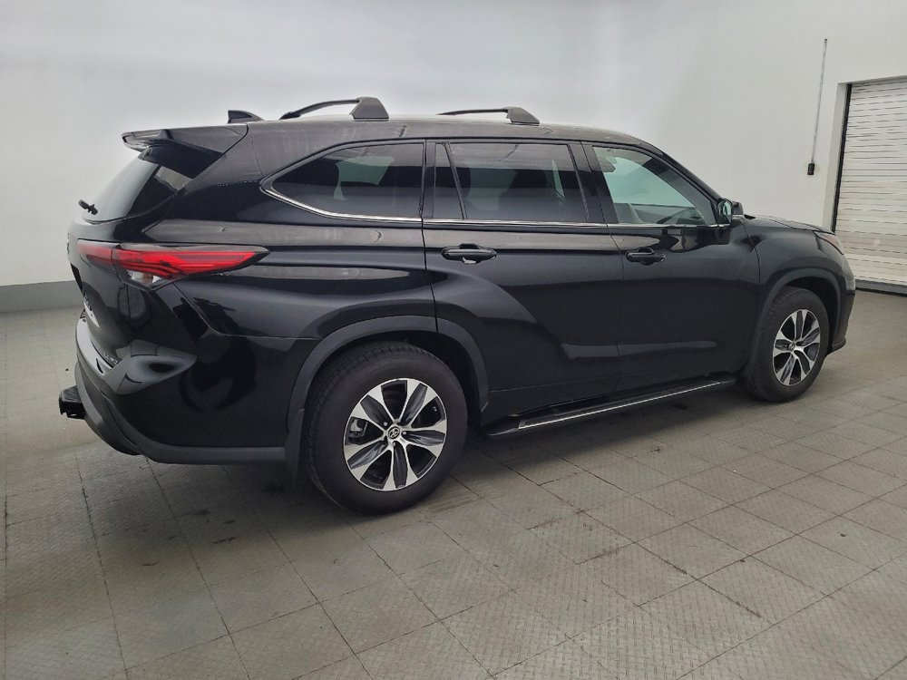 Used 2022 Toyota Highlander XLE AWD/4WD image 10