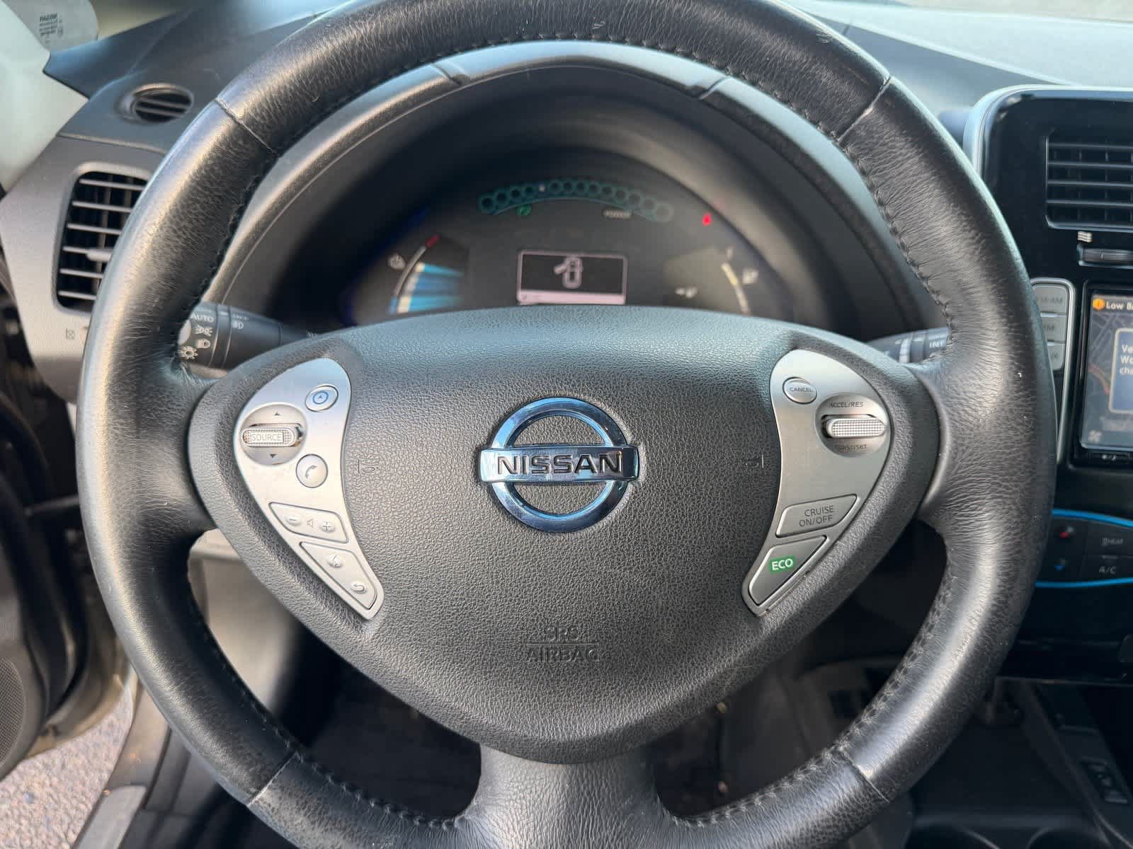 Used 2015 Nissan Leaf SL FWD image 14