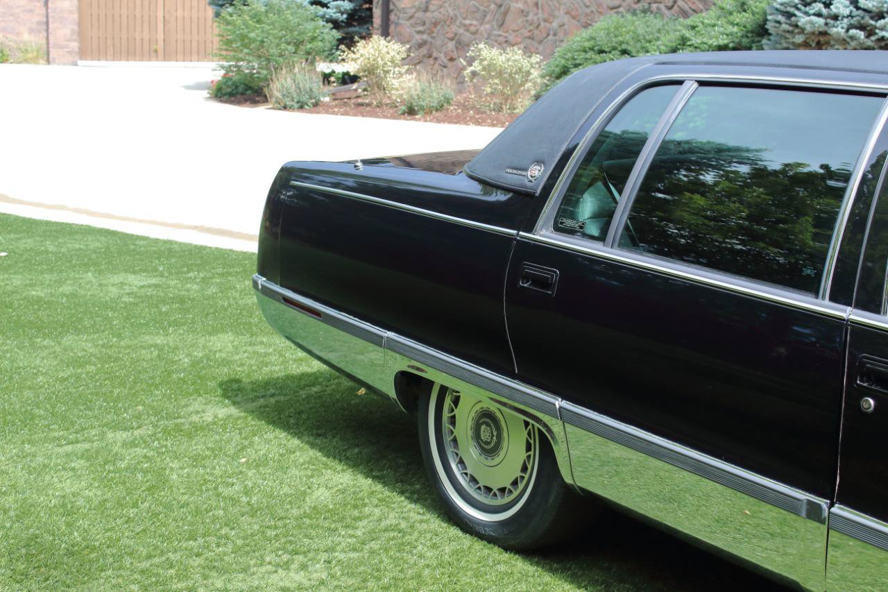 Used 1996 Cadillac Fleetwood Brougham RWD image 21