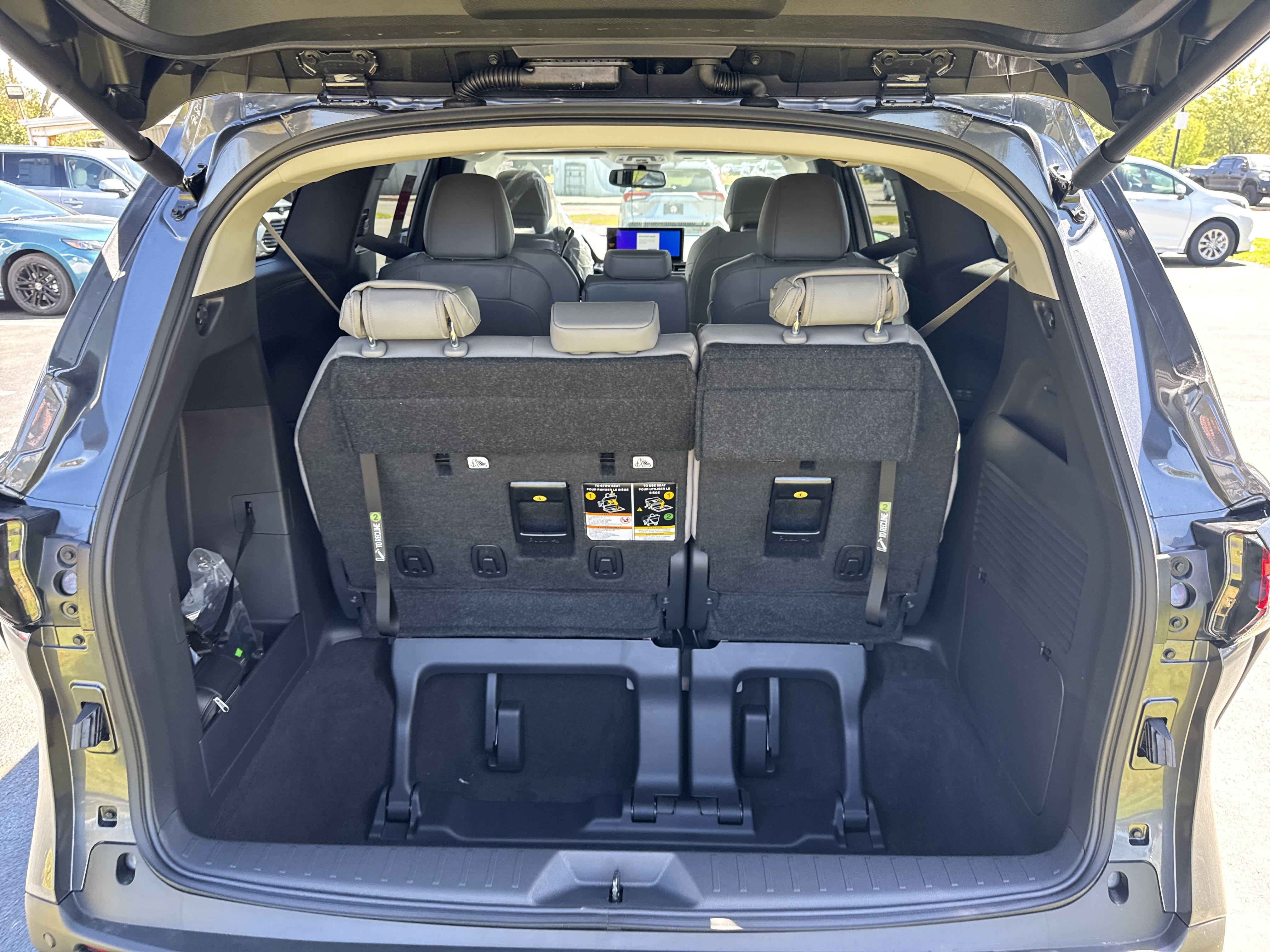 New 2025 Toyota Sienna XLE FWD image 39