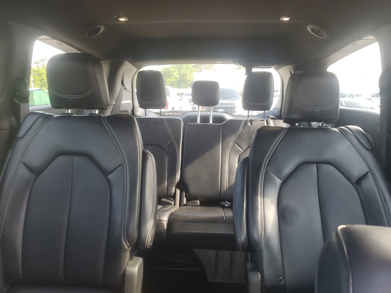 Used 2025 Chrysler Pacifica Select FWD image 13