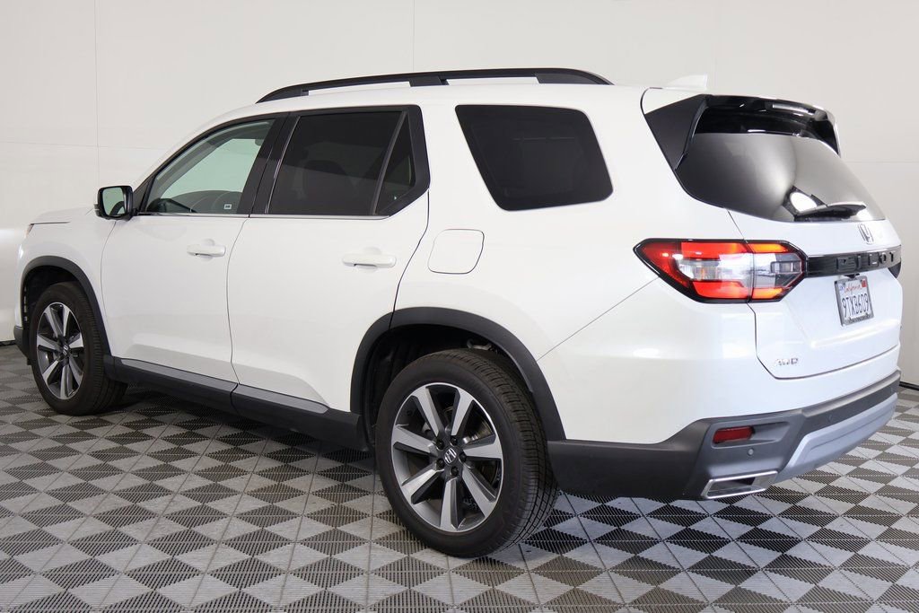Used 2025 Honda Pilot Elite image 6