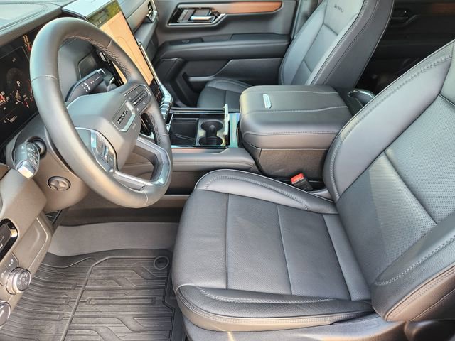 Used 2025 GMC Yukon XL Denali w/ Sun & Power Step Package image 13