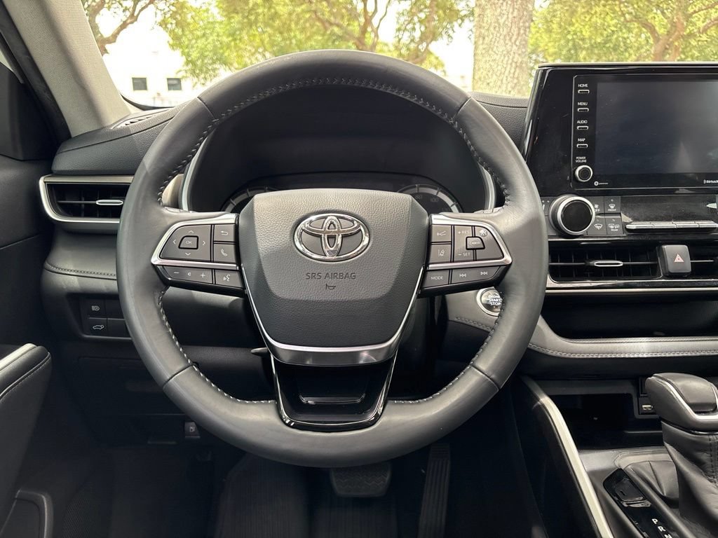 Used 2020 Toyota Highlander XLE FWD image 23