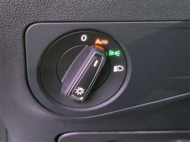 Used 2024 Volkswagen Tiguan SE R-Line image 20