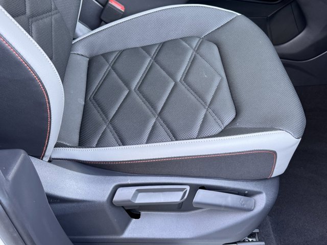 Used 2024 Volkswagen Atlas Peak Edition SE image 6