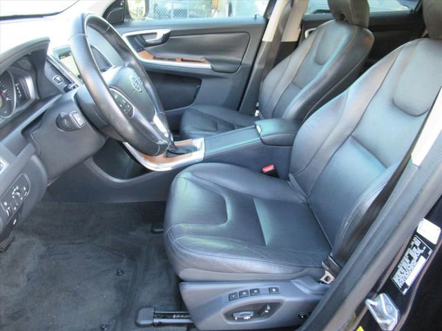 Used 2017 Volvo XC60 T5 Inscription image 15