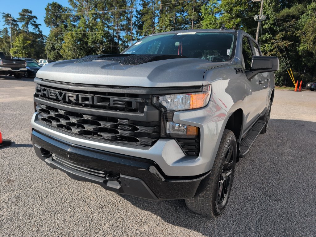 Used 2025 Chevrolet Silverado 1500 Custom Trail Boss w/ Dark Appearance Package AWD/4WD image 4
