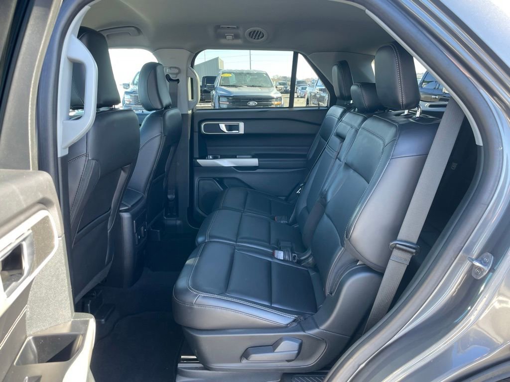 Used 2023 Ford Explorer XLT w/ Equipment Group 202A image 8