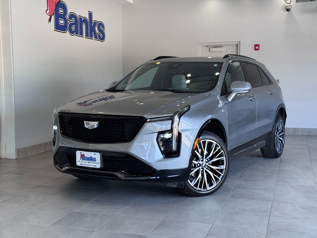 Used 2024 Cadillac XT4 Sport image 2