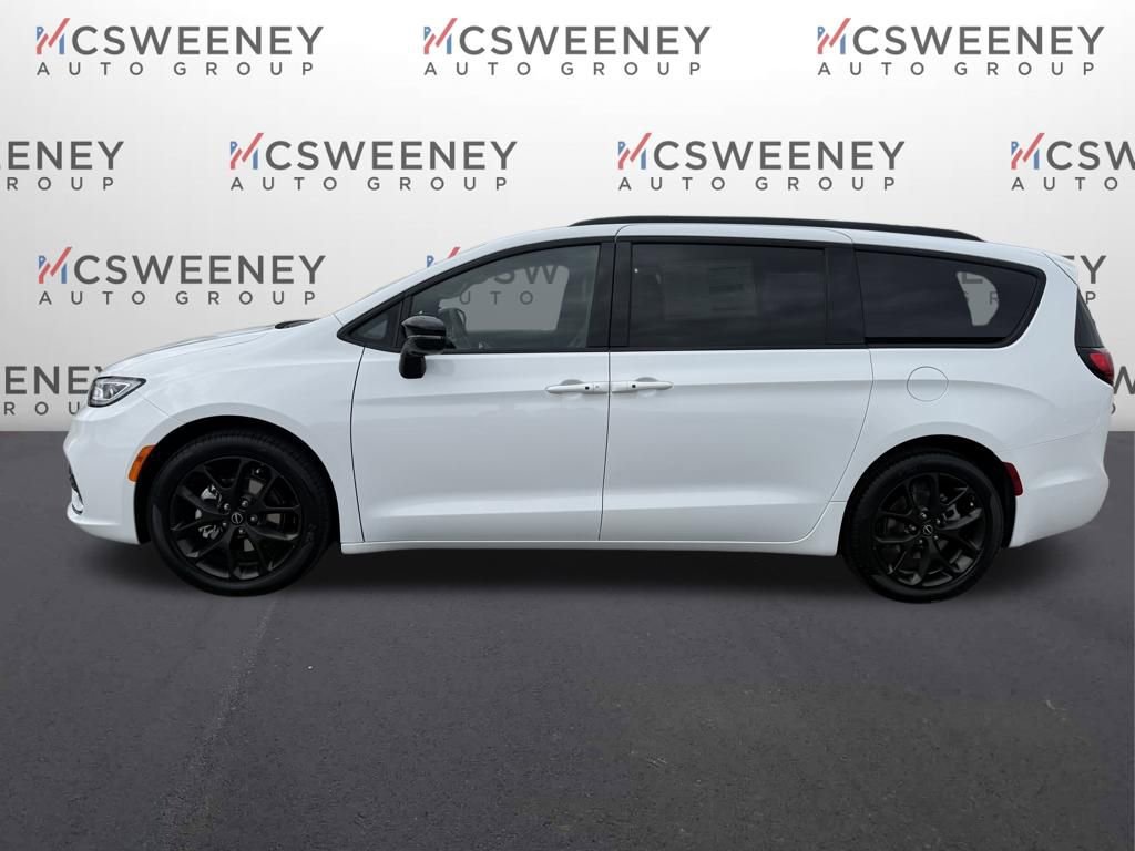 New 2026 Chrysler Pacifica Limited image 2