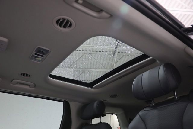 Used 2025 Kia Carnival SX Prestige FWD image 35