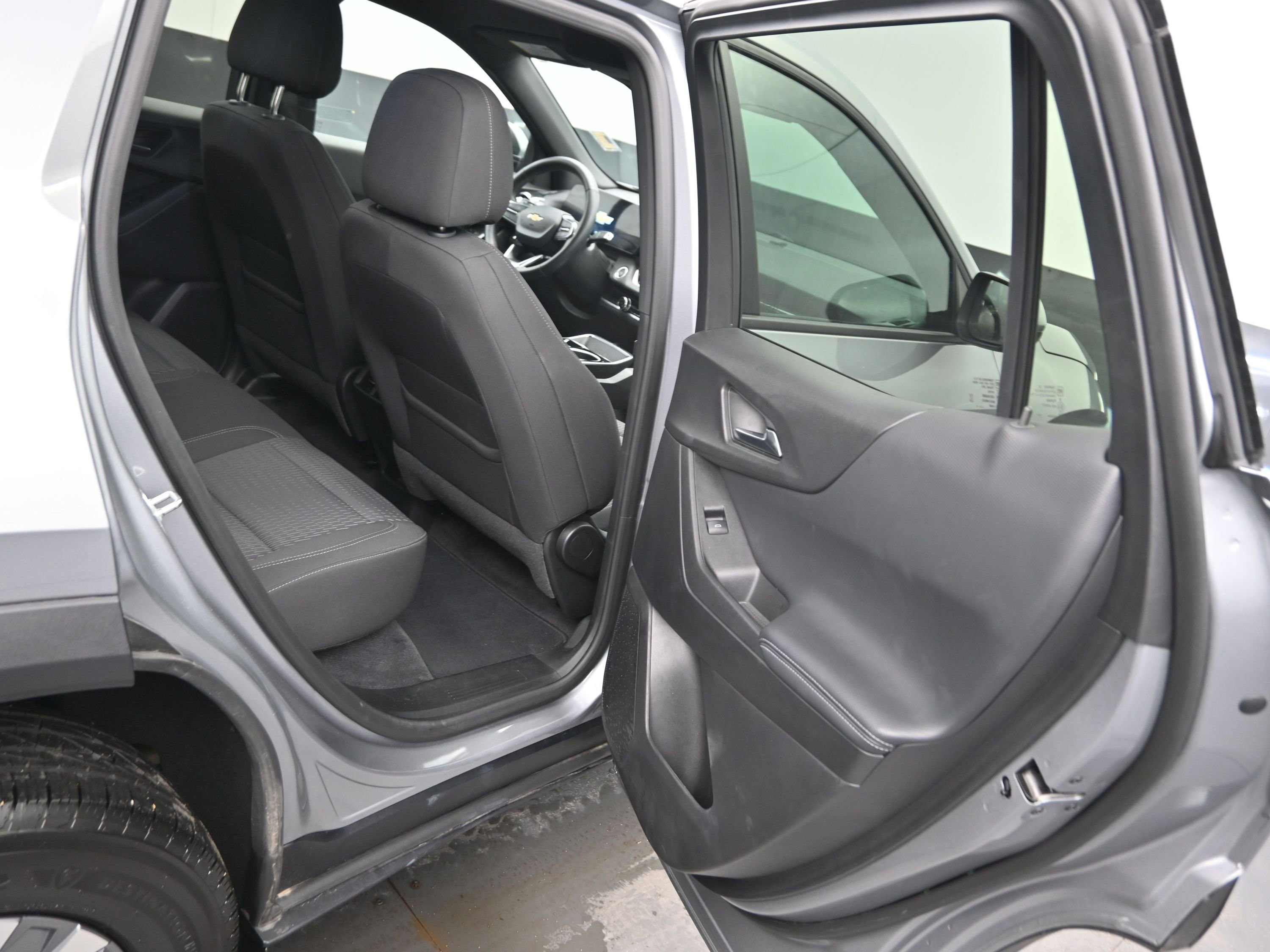 Used 2025 Chevrolet Equinox LT image 12