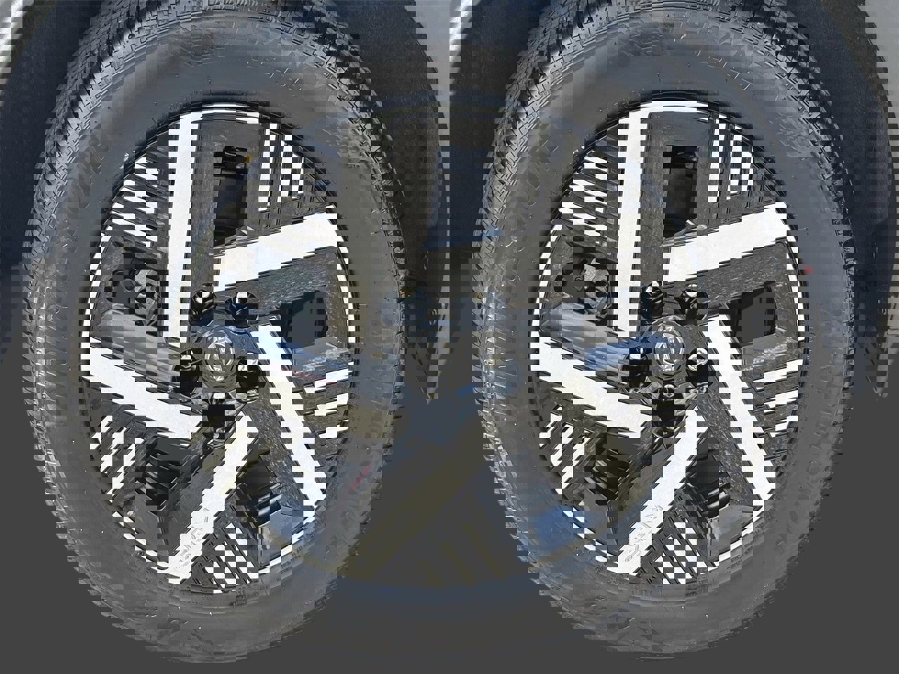 New 2026 Nissan Kicks SV image 7