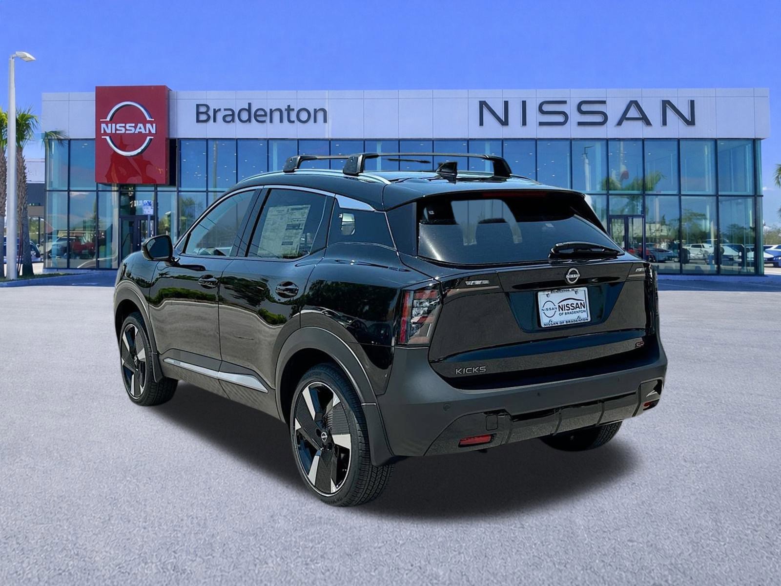 New 2025 Nissan Kicks SR FWD image 4