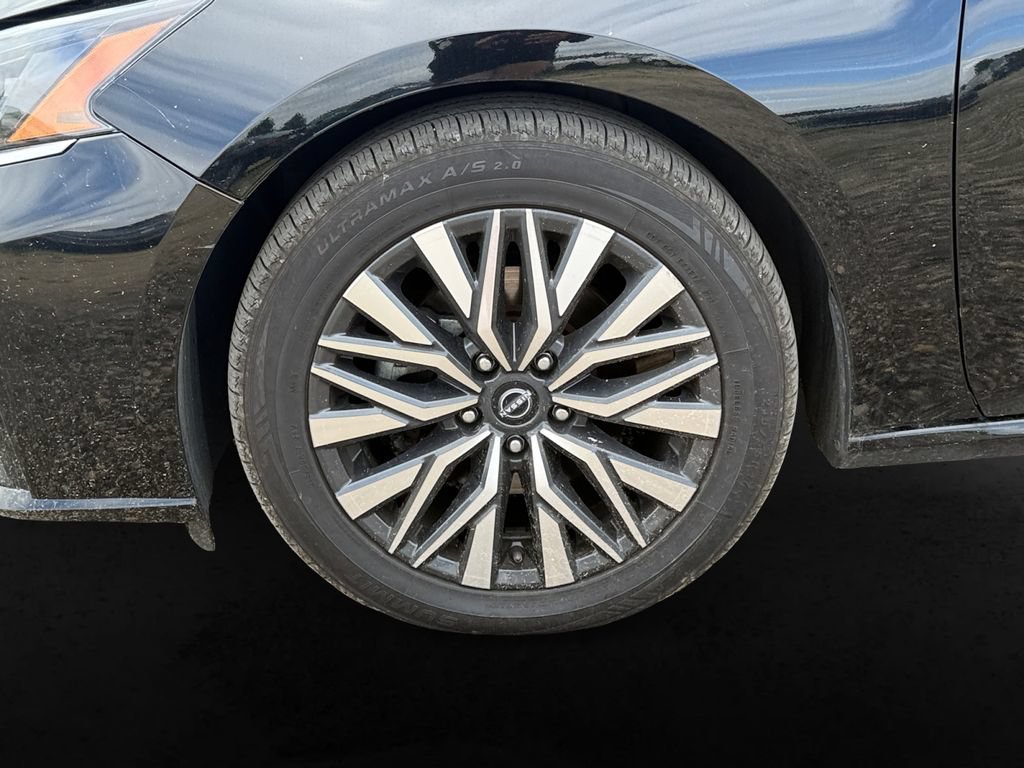 Used 2024 Nissan Altima 2.5 SV FWD image 12