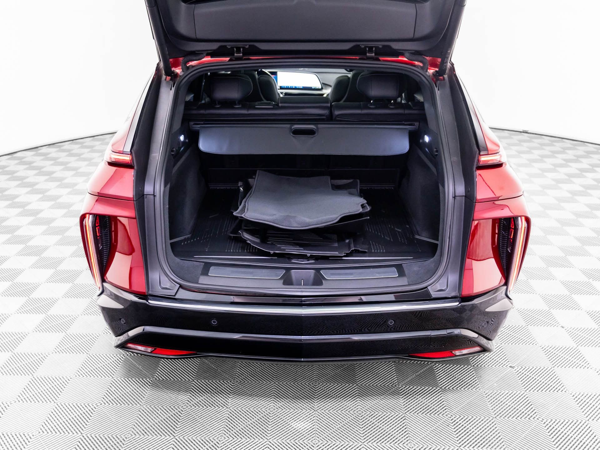 Used 2024 Cadillac Lyriq Luxury w/ LPO, Floor Liner Package image 37