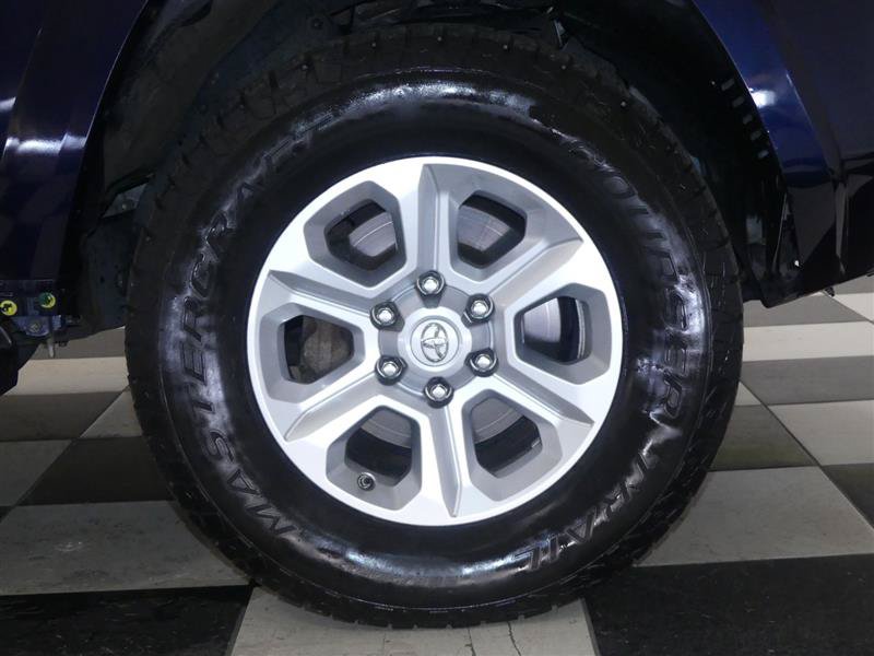 Used 2020 Toyota 4Runner SR5 Premium w/ Moonroof Package AWD/4WD image 33