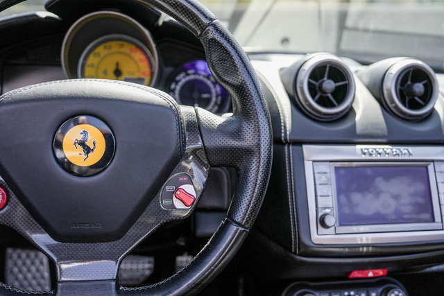 Used 2012 Ferrari California RWD image 41