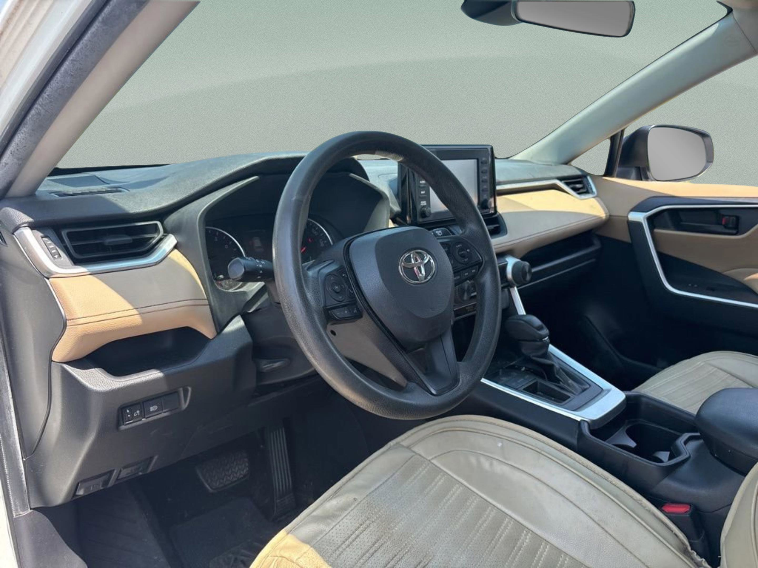 Used 2019 Toyota RAV4 LE FWD image 23