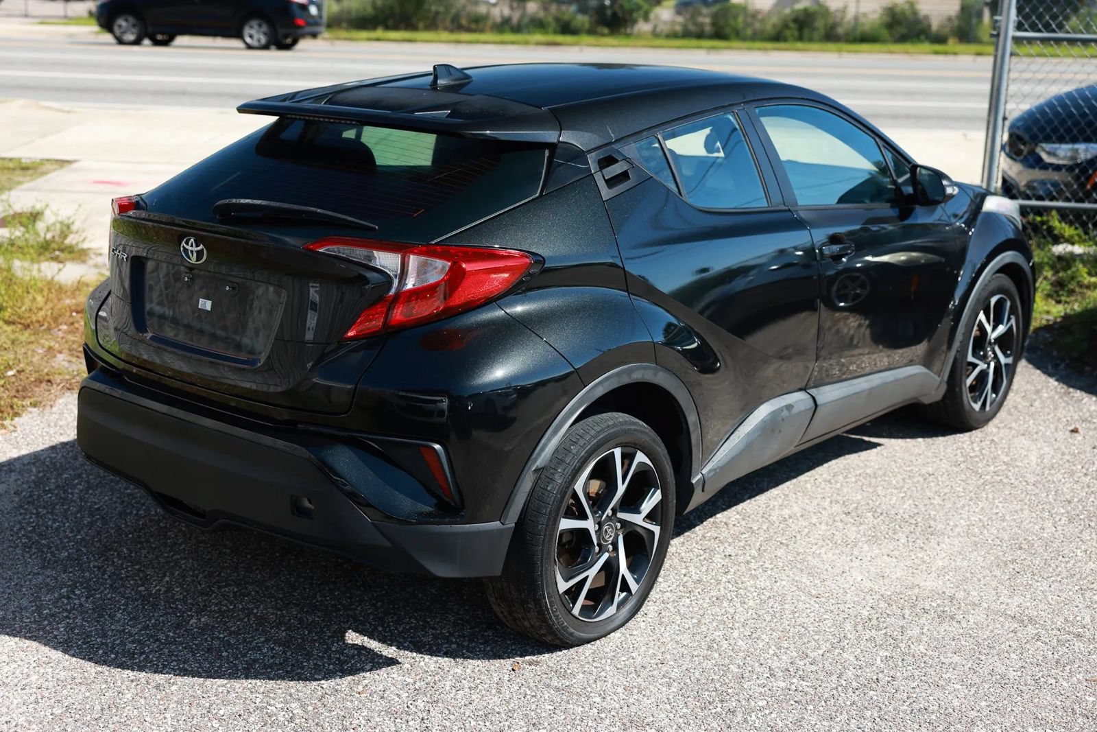Used 2018 Toyota C-HR XLE FWD image 6