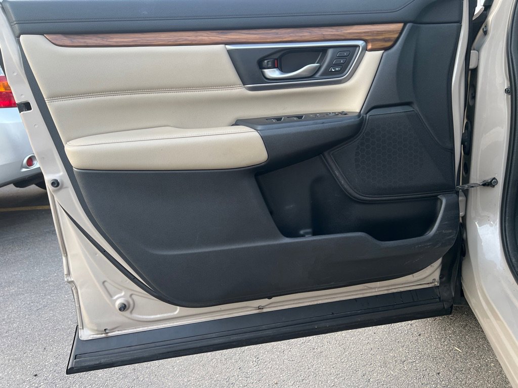 Used 2017 Honda CR-V Touring image 11