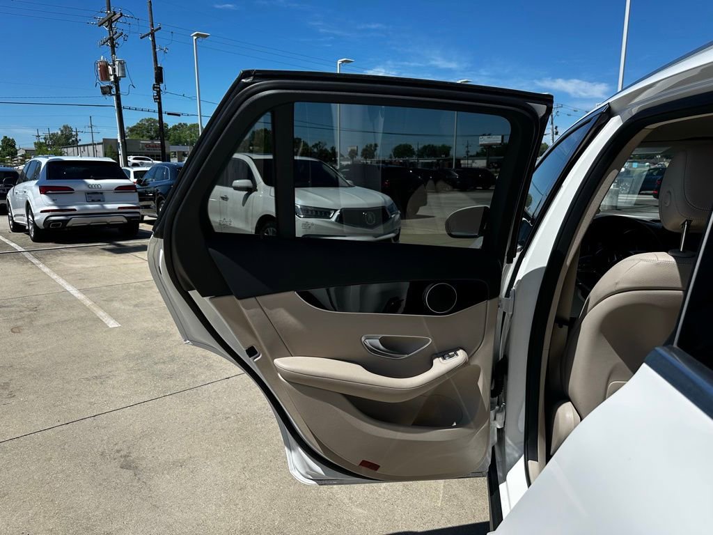 Used 2022 Mercedes-Benz GLC 300 4MATIC image 22