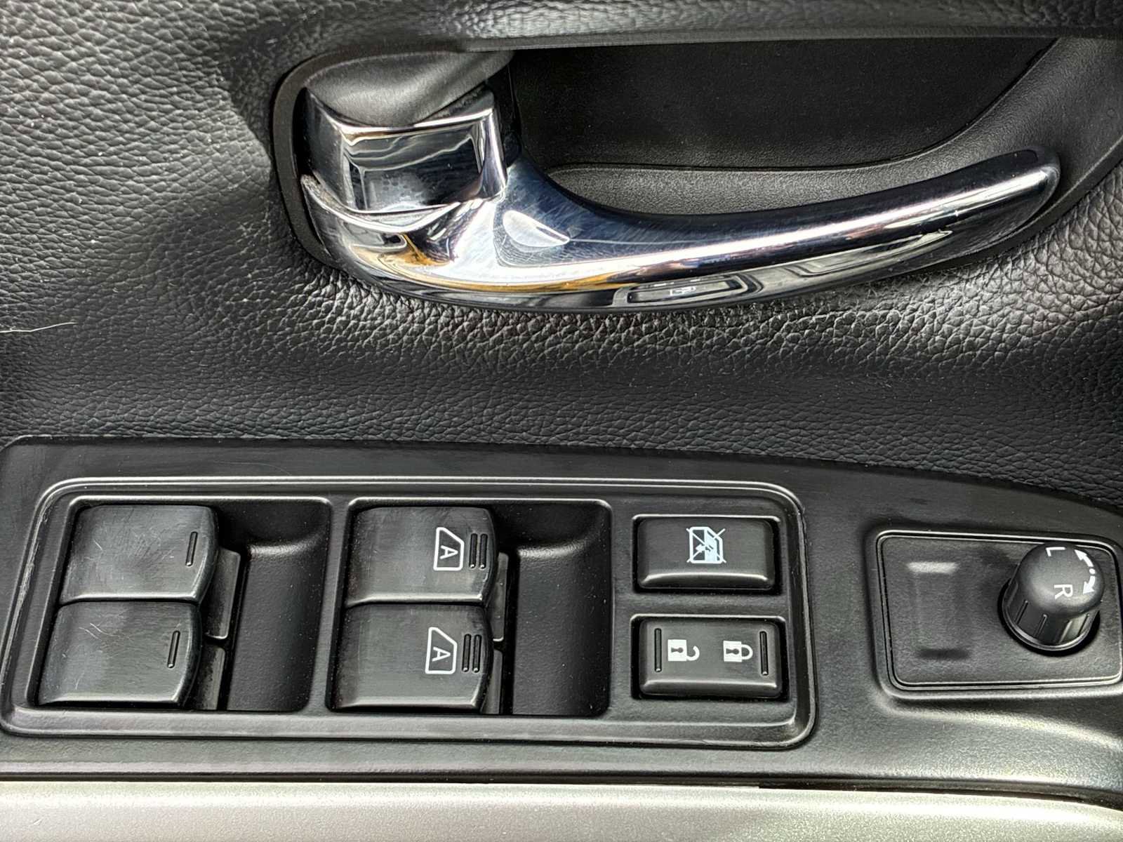 Used 2017 Nissan Titan S image 15