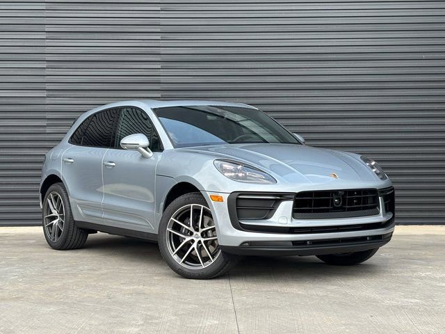 Certified 2026 Porsche Macan image 9
