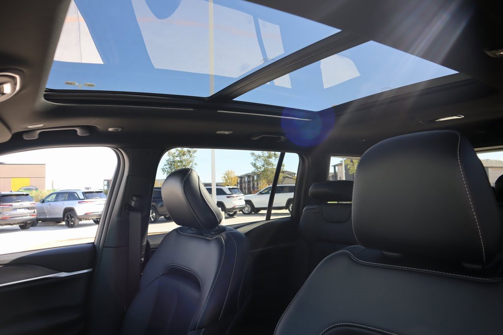 New 2025 Jeep Grand Cherokee L Limited w/ Black Appearance Package image 17