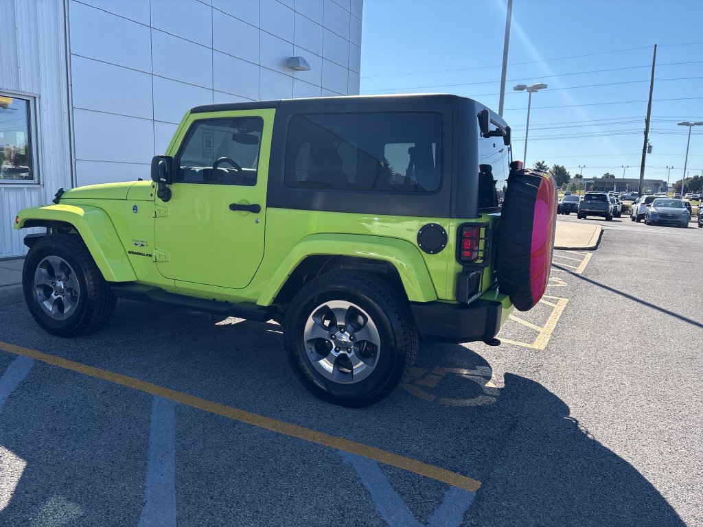 Used 2017 Jeep Wrangler Sahara w/ Connectivity Group AWD/4WD image 3