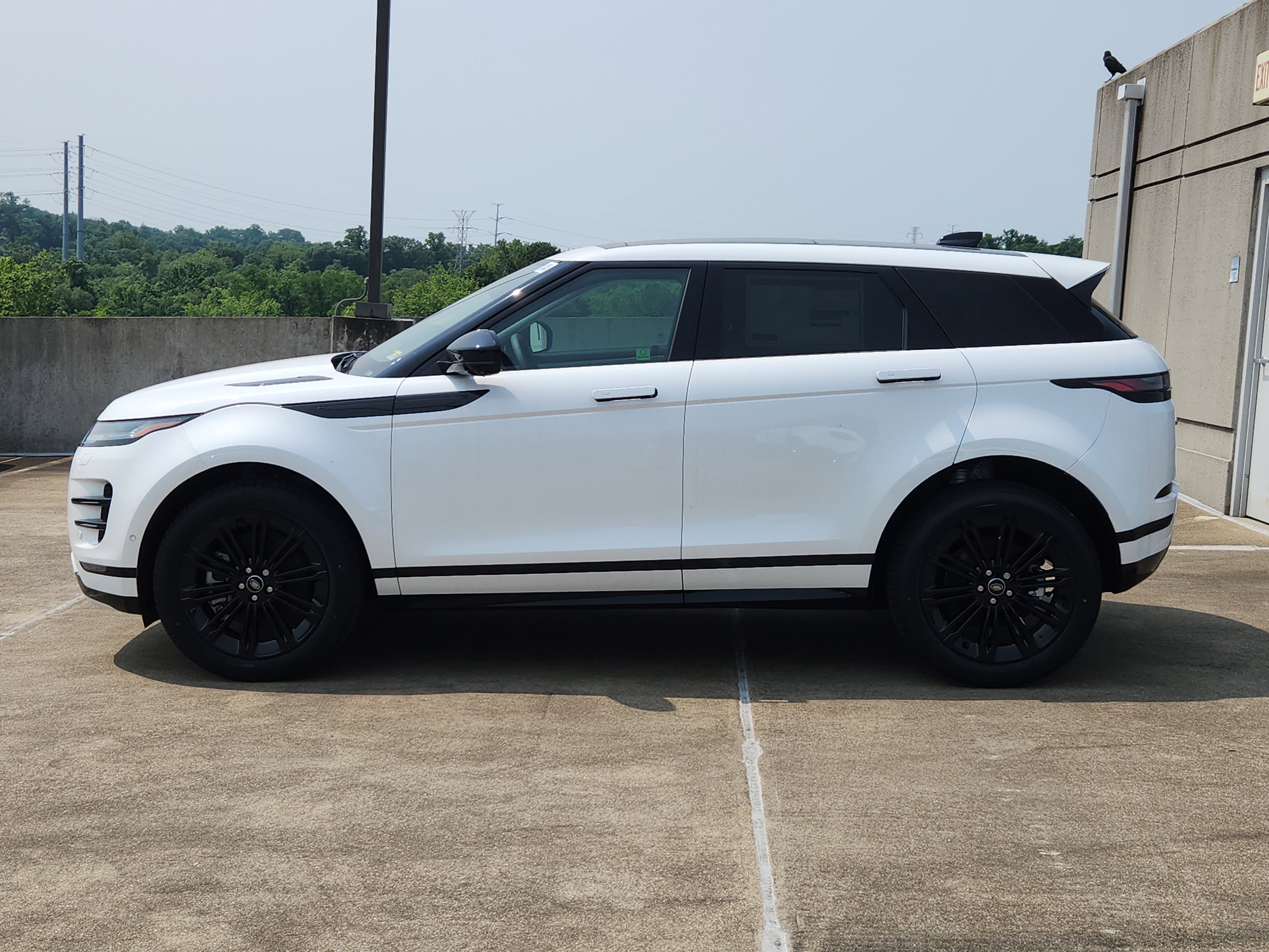 Used 2025 Land Rover Range Rover Evoque Dynamic SE image 6