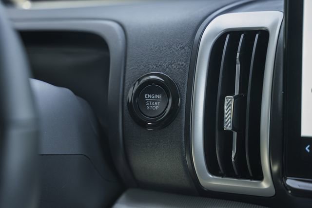 Used 2025 Ford Expedition Active image 34