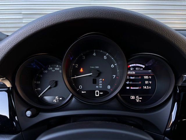 Certified 2026 Porsche Macan image 17