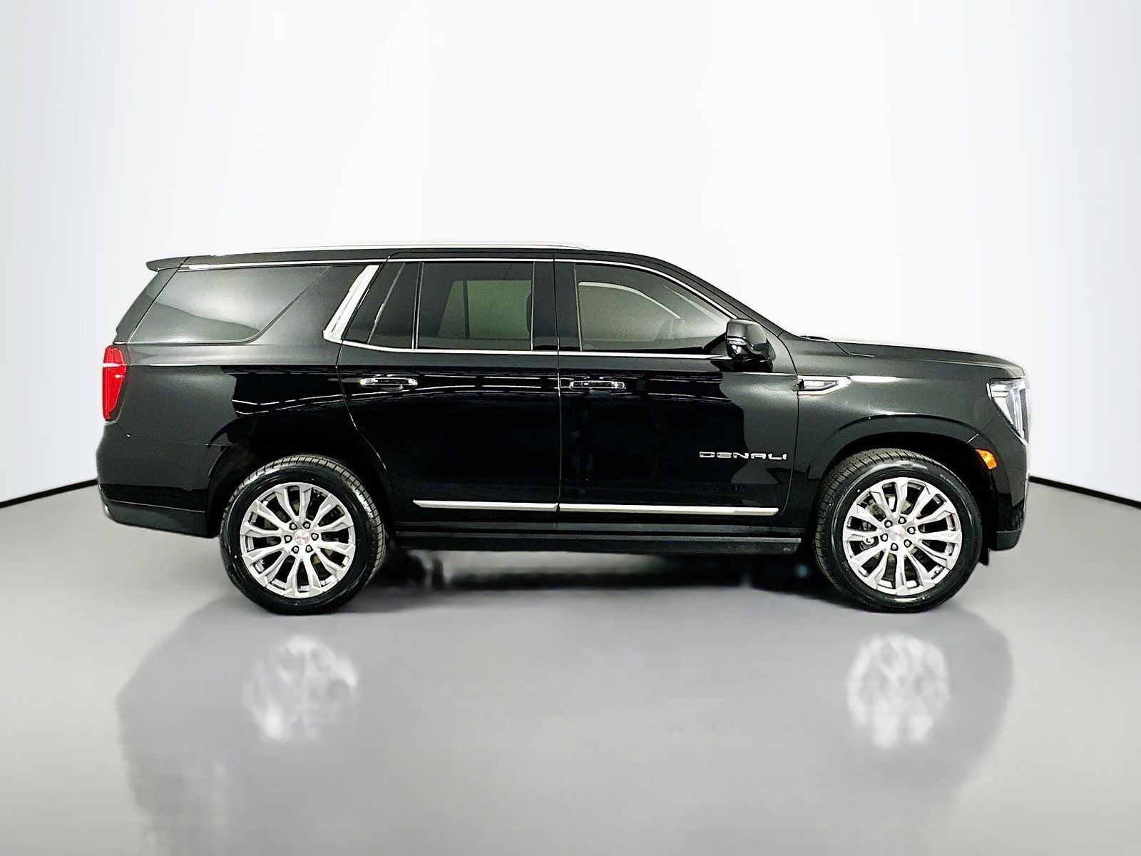 Used 2024 GMC Yukon Denali image 12