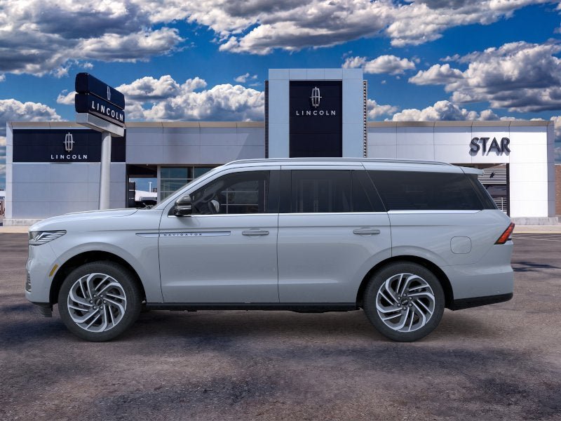New 2025 Lincoln Navigator Reserve AWD/4WD image 3