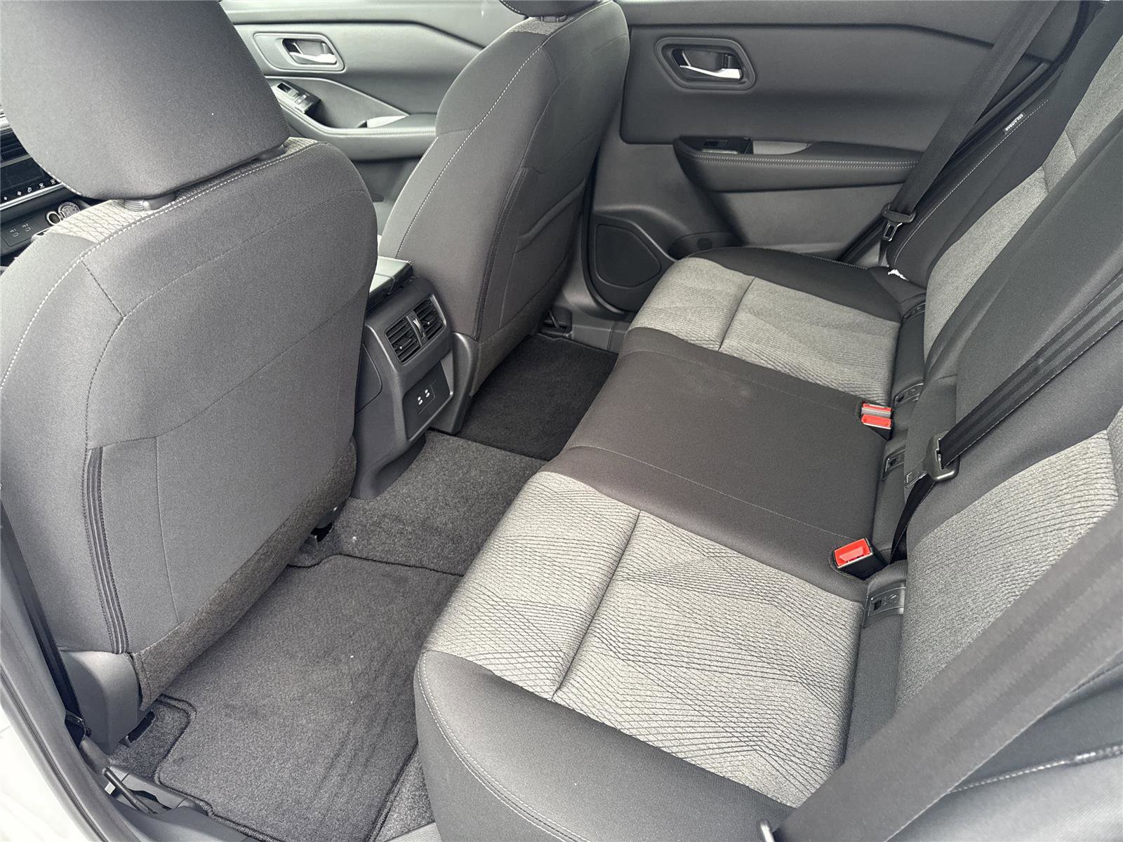 New 2026 Nissan Rogue SV w/ Cold Weather Package FWD image 27