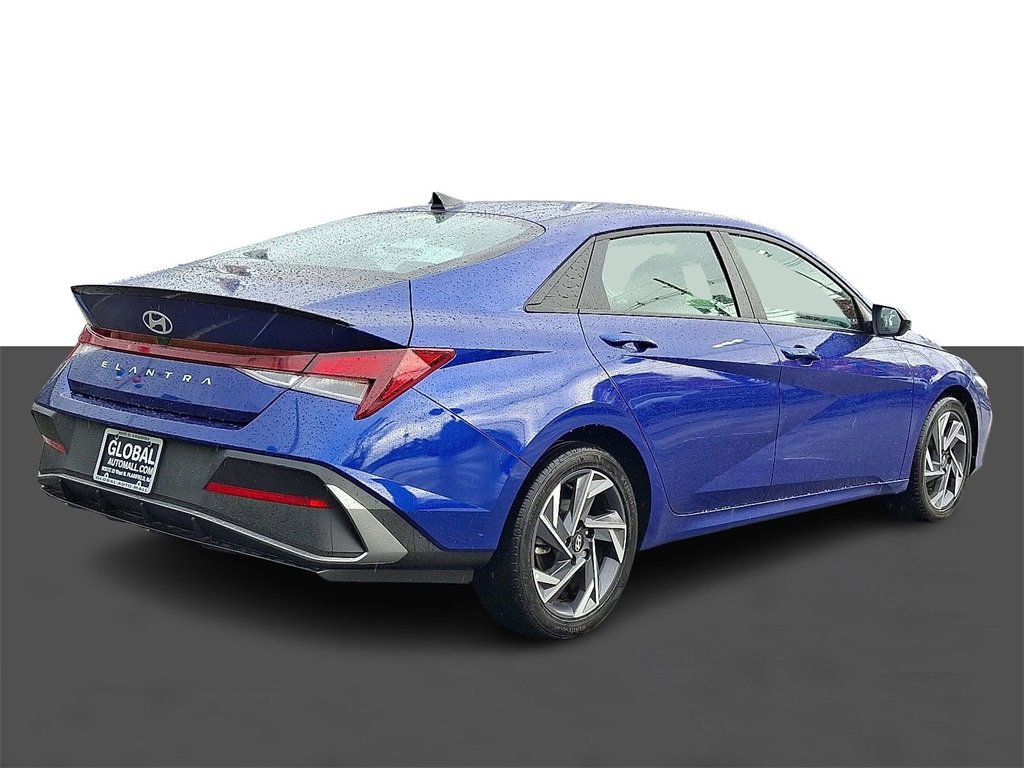 Used 2025 Hyundai Elantra Sport image 7