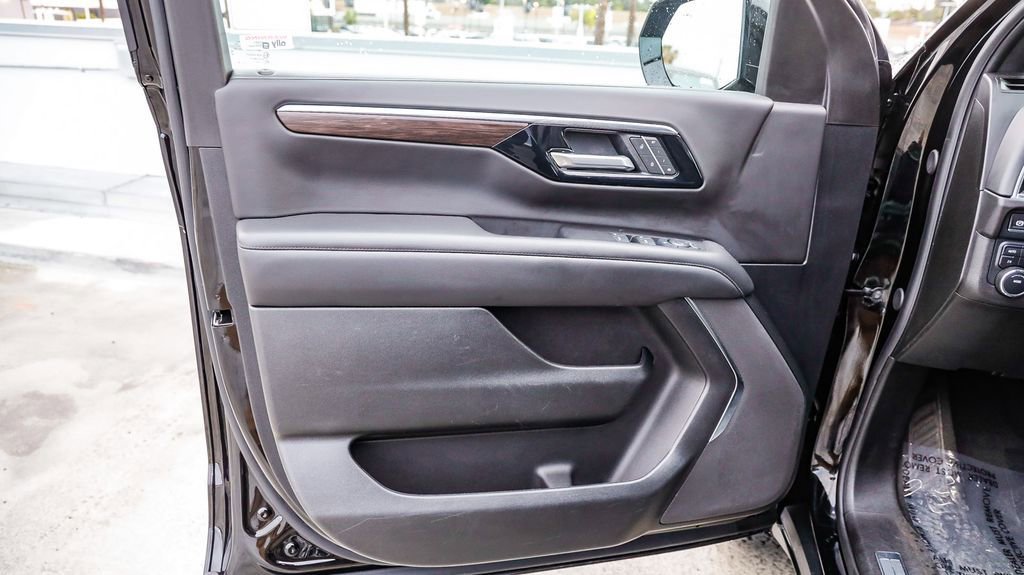 Used 2025 Chevrolet Tahoe Z71 AWD/4WD image 25
