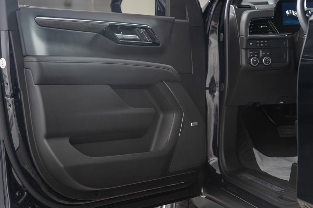 Used 2026 Chevrolet Suburban Premier image 43