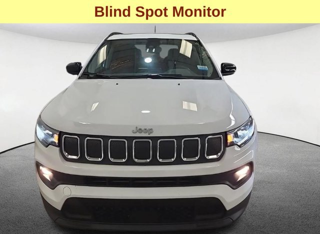Used 2022 Jeep Compass Latitude w/ Sun and Sound Group AWD/4WD image 5