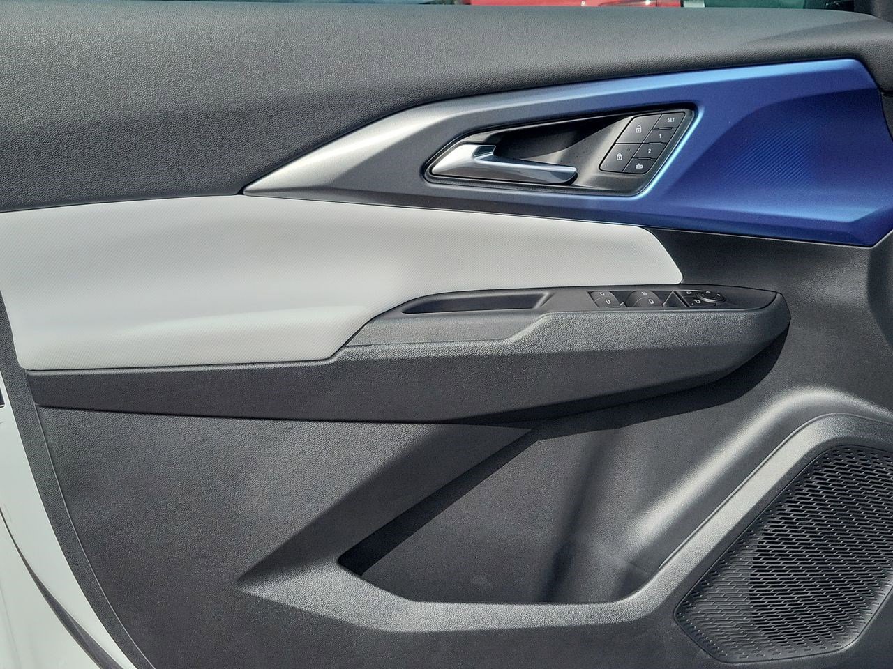 New 2026 Chevrolet Equinox EV LT image 24