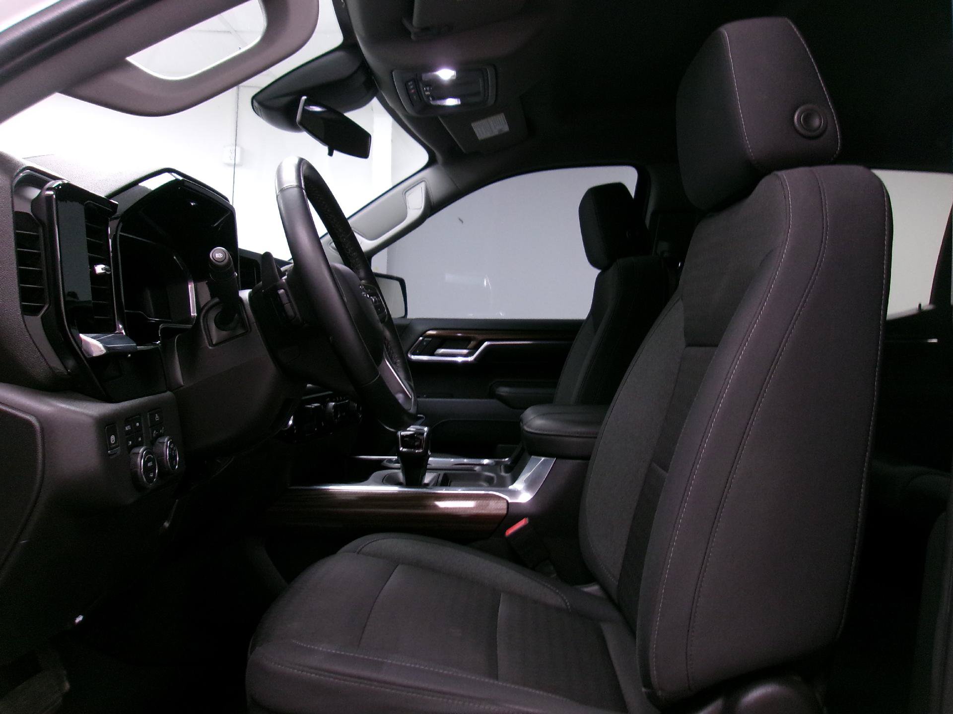 Used 2024 Chevrolet Silverado 1500 LT Trail Boss w/ Protection Package AWD/4WD image 9