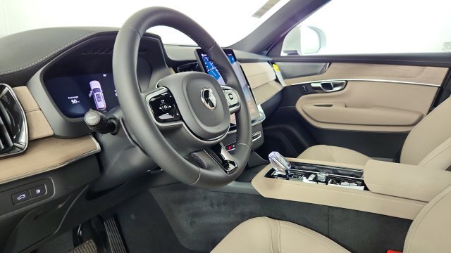 New 2026 Volvo XC90 T8 Plus w/ Protection Package Premier AWD/4WD image 12