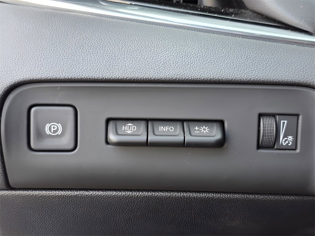 Used 2024 Buick Enclave Avenir w/ Avenir Technology Package image 27