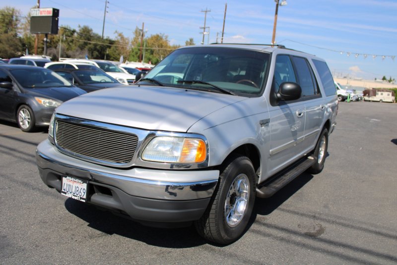 Used 2002 Ford Expedition XLT image 3