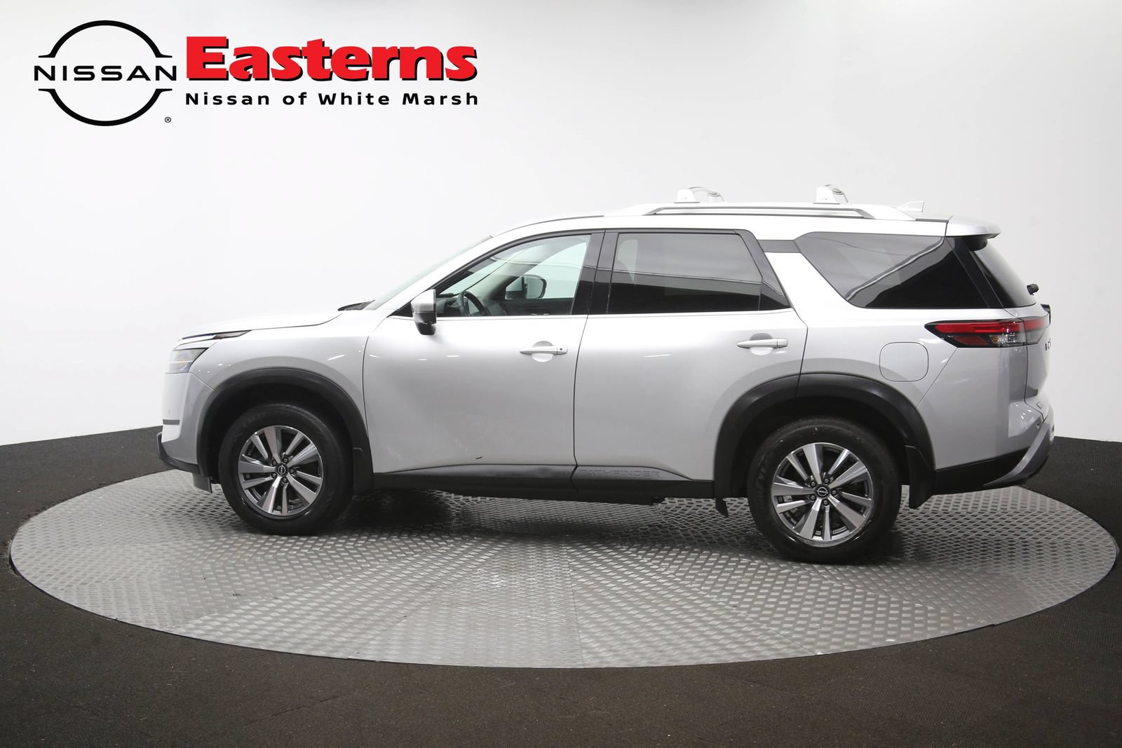 Used 2023 Nissan Pathfinder SL AWD/4WD image 62