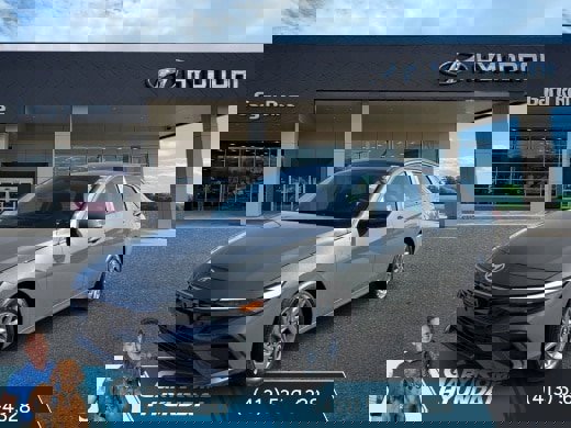 Used 2024 Hyundai Elantra SEL FWD image 4